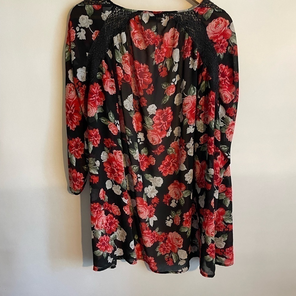 TORRID Red Floral Kimono Open Front Size 0-1 Sheer
3/4 Sleeve duster - Picture 6 of 6